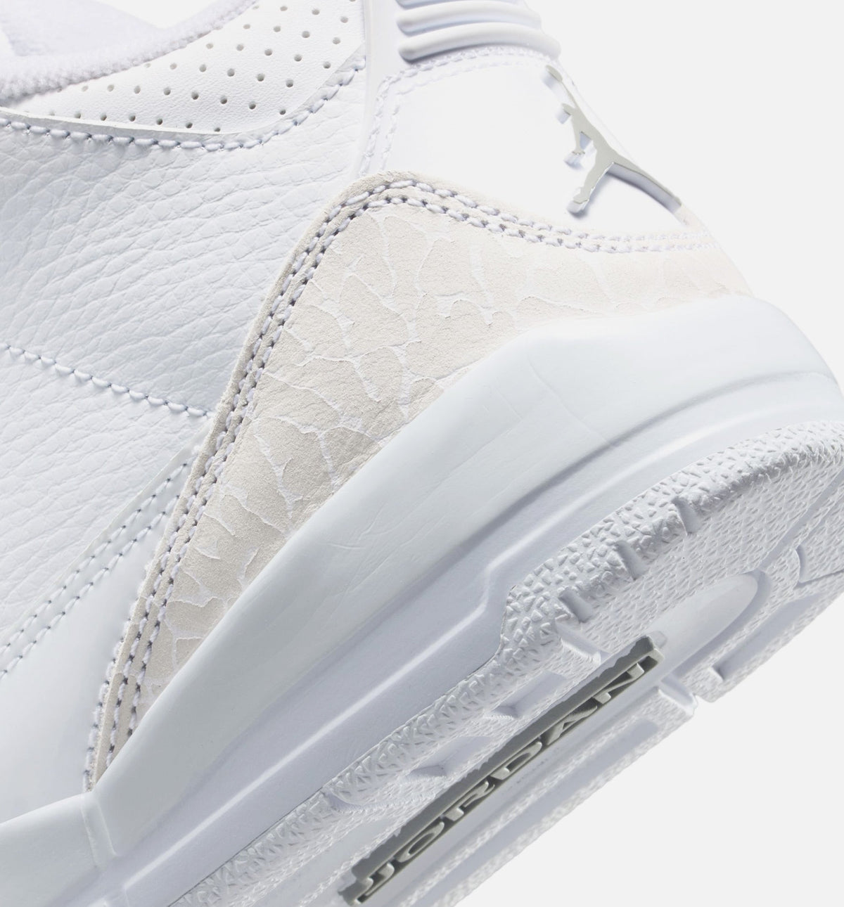 Air Jordan 3 Retro White / Metallic Silver Preschool Lifestyle Shoes (PS)