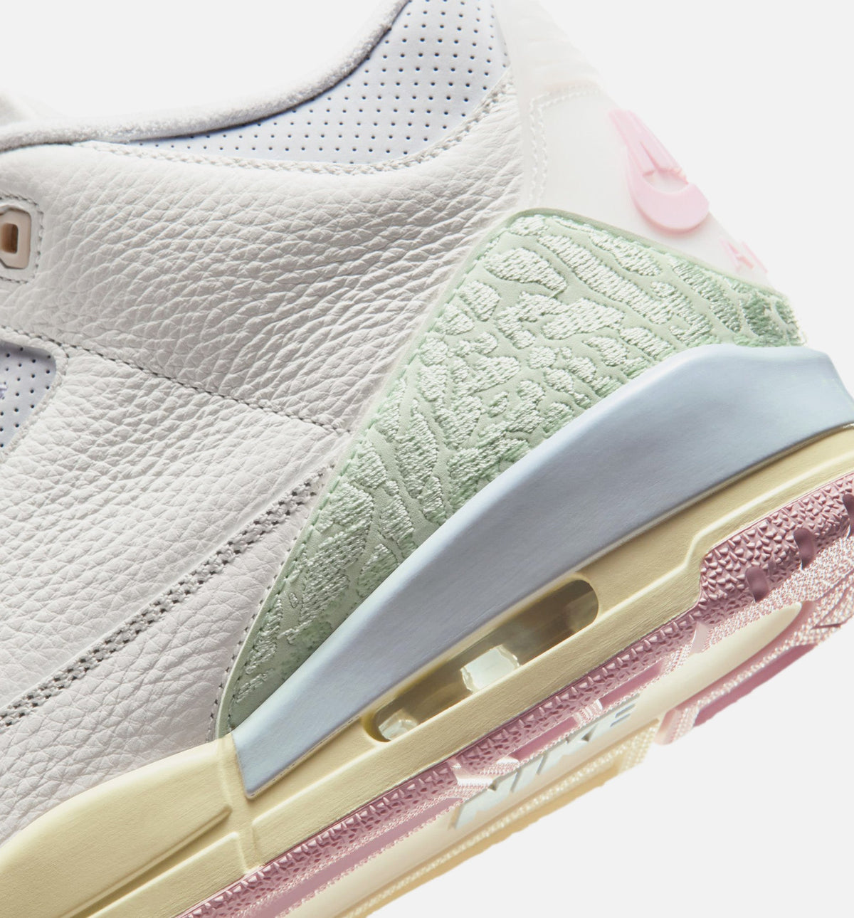 Air Jordan 3 Retro Sail and Jade Aura – Men's Lifestyle Shoe in Sail/Jade Aura/Aura/Iced Carmine